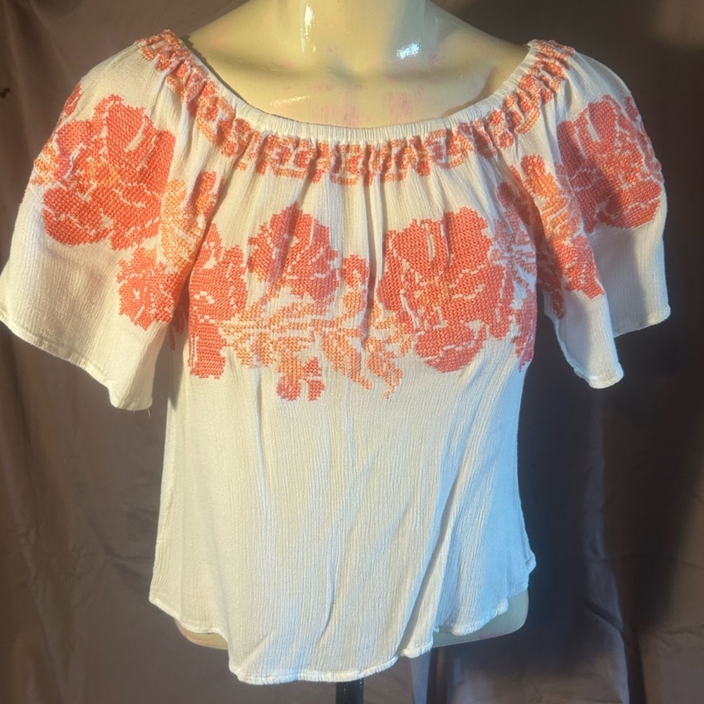 Izzy & Lola Off-Shoulder White and Peach Crochet Blouse - Picture 4 of 5